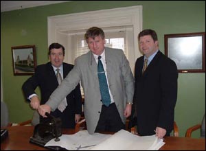 ag cur shéala an Chontae ar Dhoiciméad OCE M8/N8